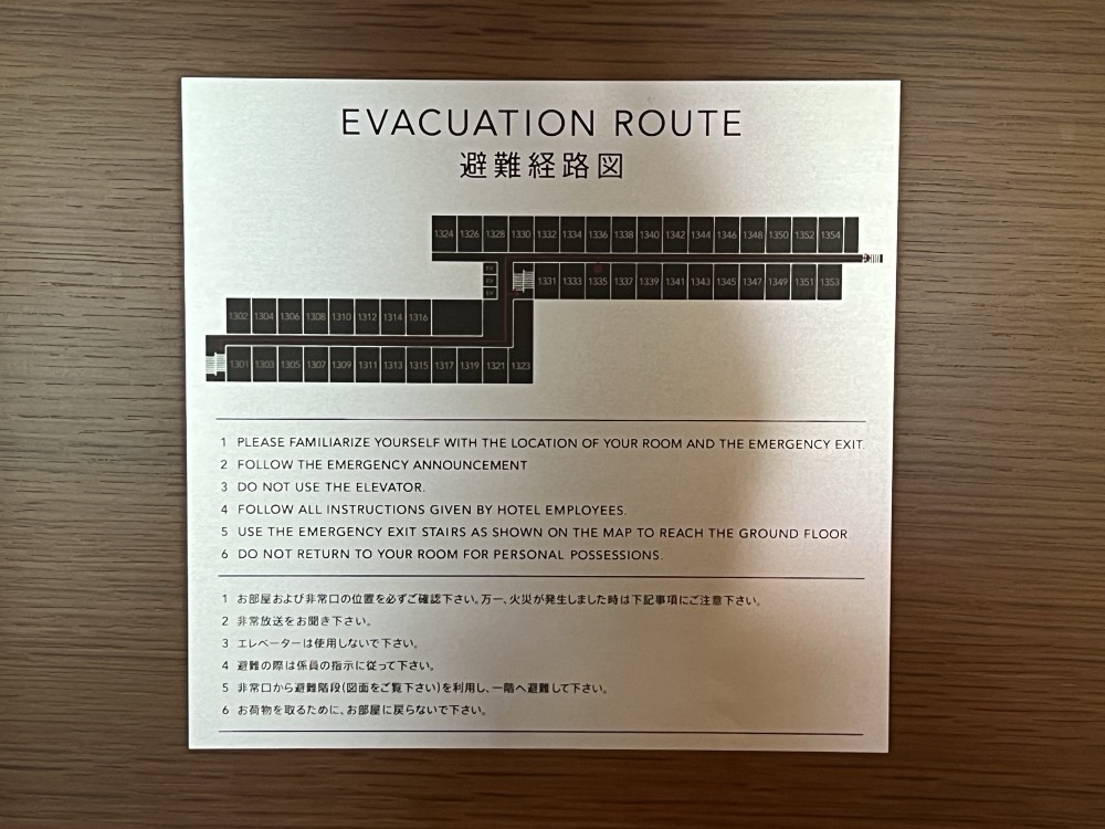 客室の避難経路図。部屋の形と広さがわかる