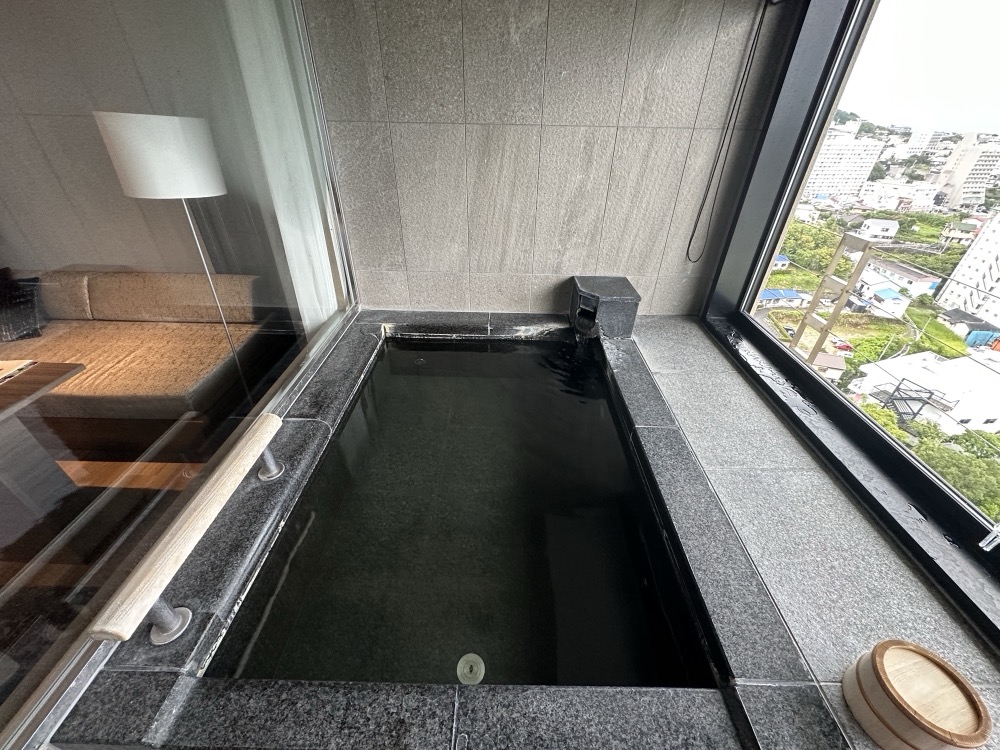 浴槽から窓の外を見たところ