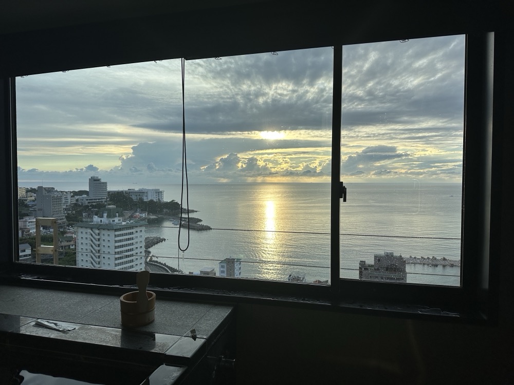 夕方の温泉から。日が落ちていく