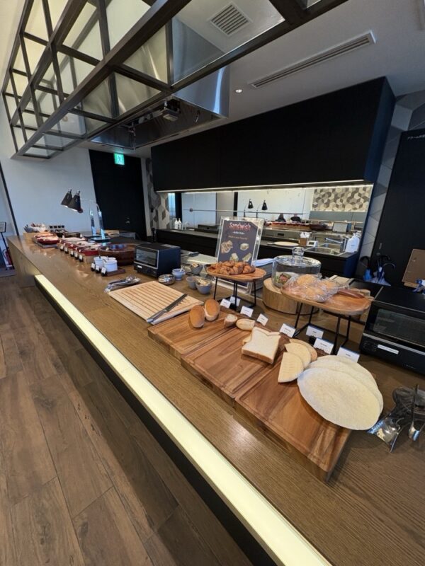 当時の朝食のビュッフェ台