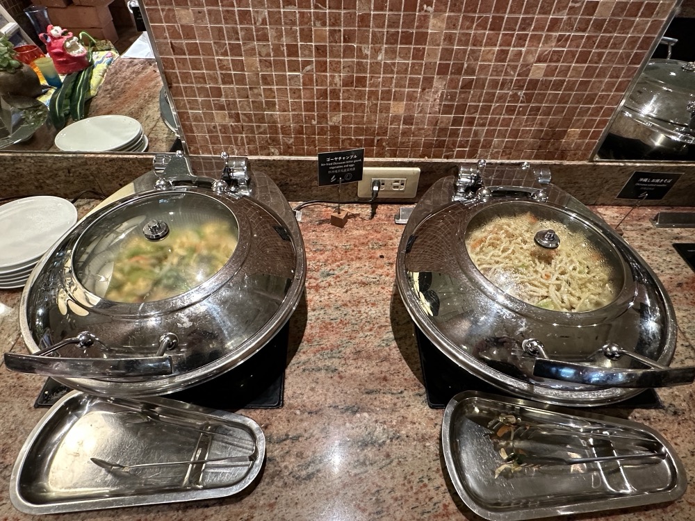 チャンプルーと沖縄そば