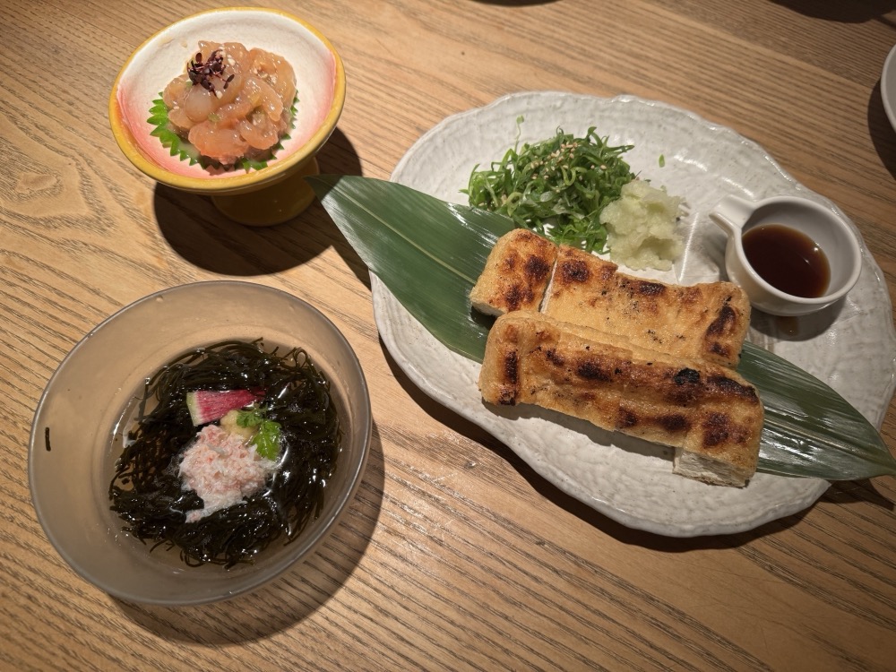 揚げの焼き物、甘エビ、カニ酢もずく
