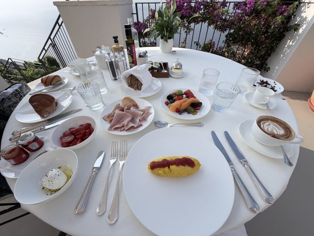 フローレグランドホテル 朝食の全景