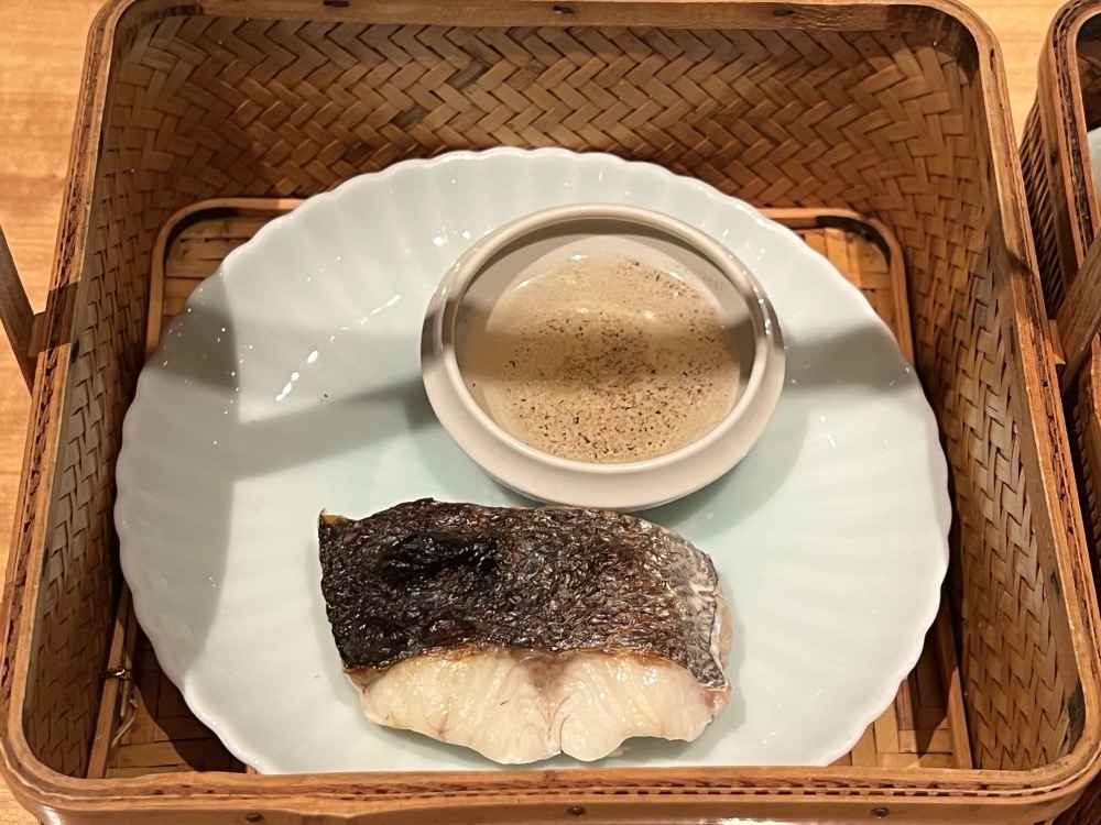 焼き物。皮目をしっかり焼いた魚