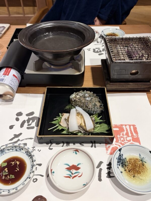 鍋と焼き台が両方出てきます