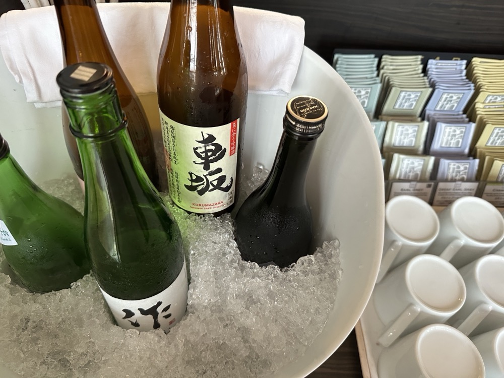 日本酒が氷で冷やしてある。「車坂」と「作」