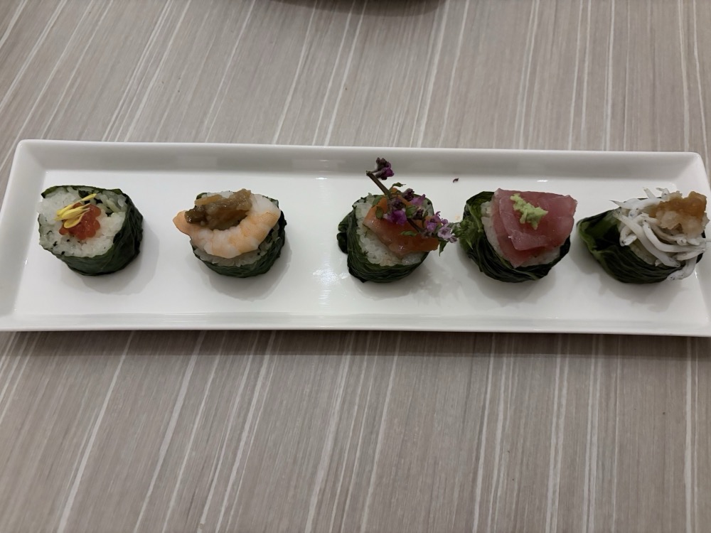有料の手まり寿司