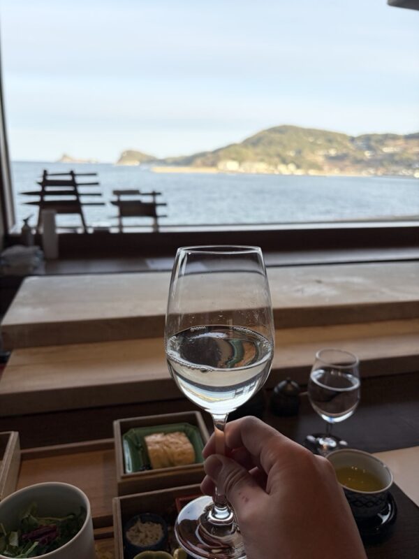 朝から海を見ながら飲んでいました