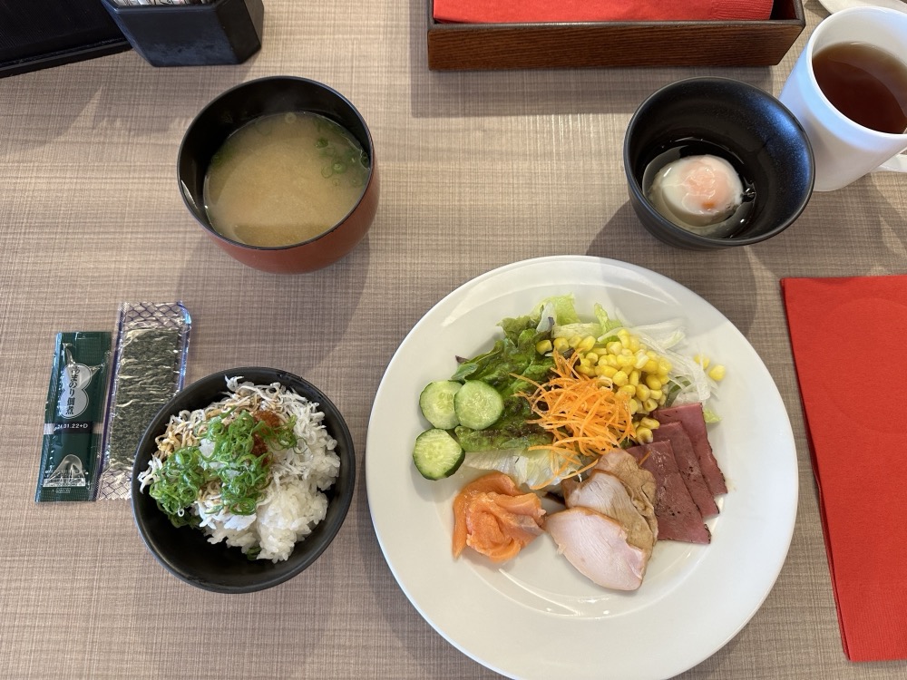 ハムやローストビーフを足した日