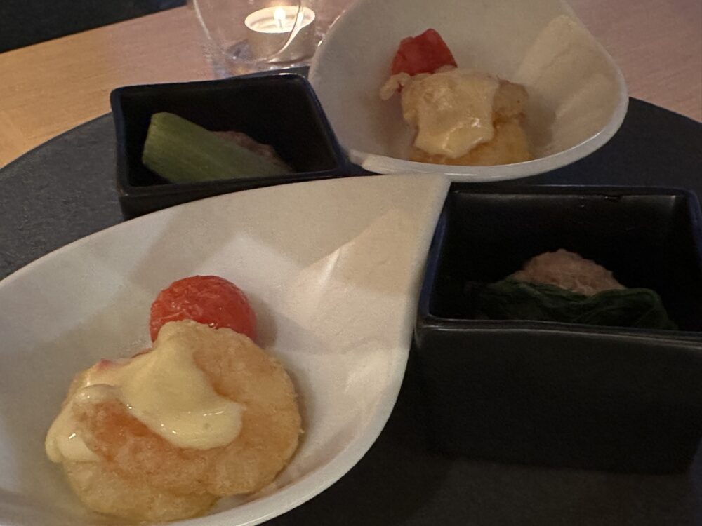 クラブラウンジのイブニングカクテルの料理