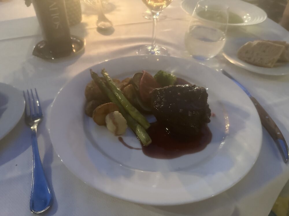 ディナーのメイン料理