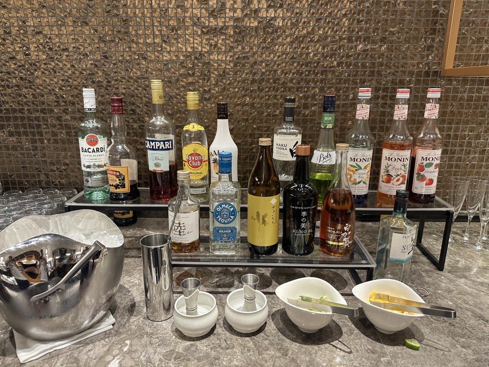 お酒の棚です