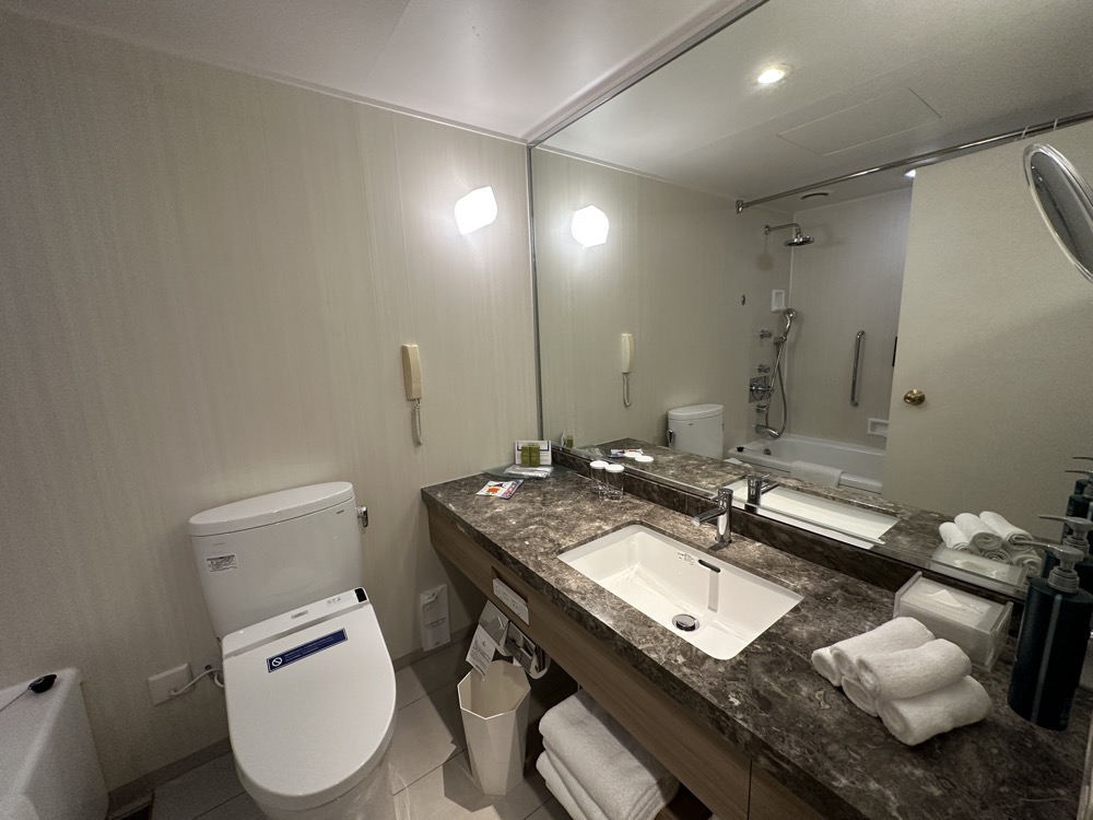洗面所とトイレです
