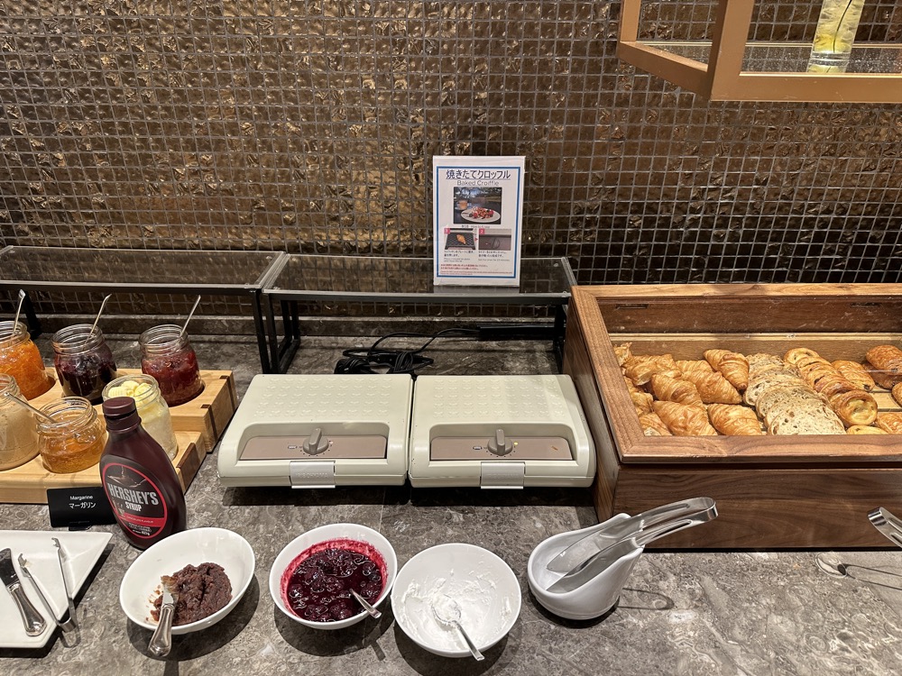 焼きたてのクロッフルが作れます。クロワッサンを機械で挟みます
