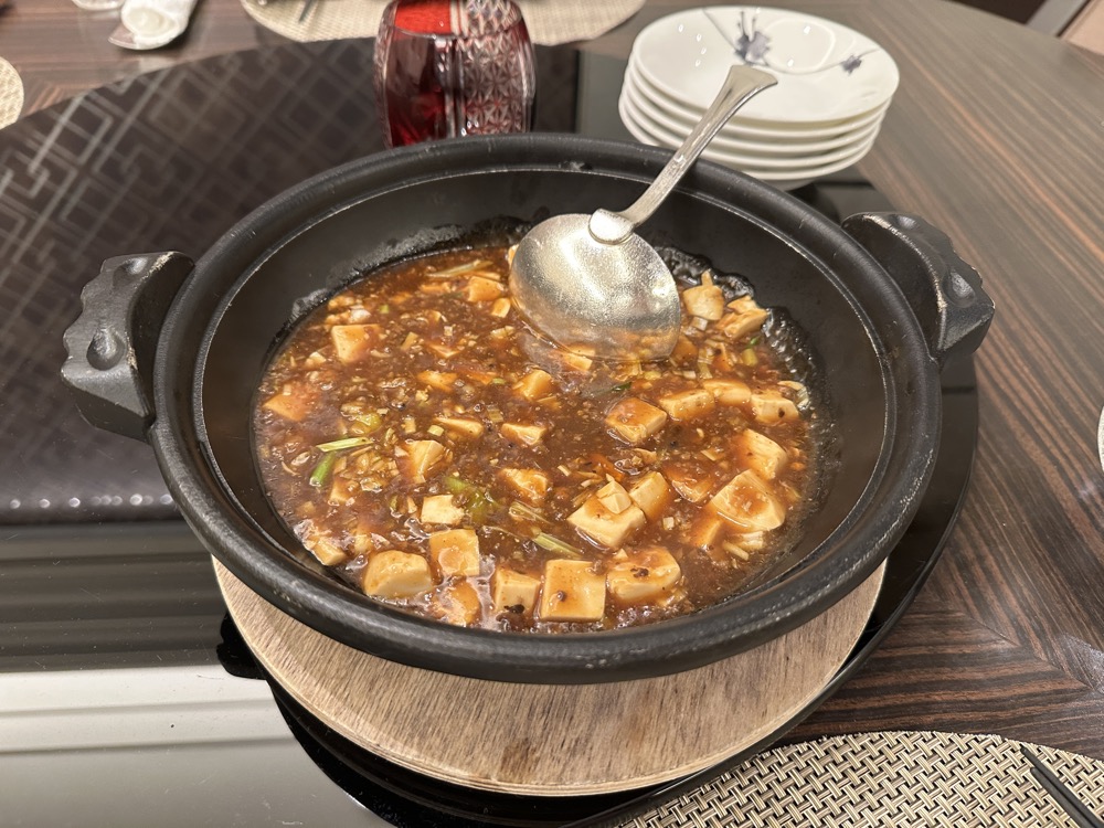 麻婆豆腐です。土鍋のまま出てきます