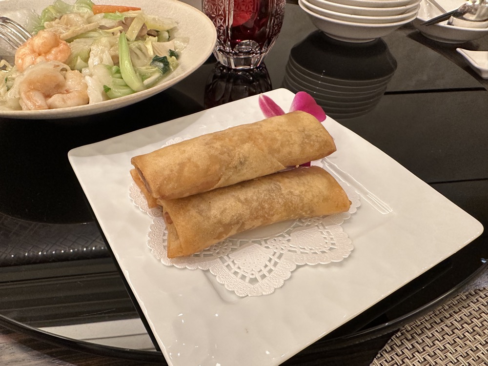 春巻きは2本で1皿です