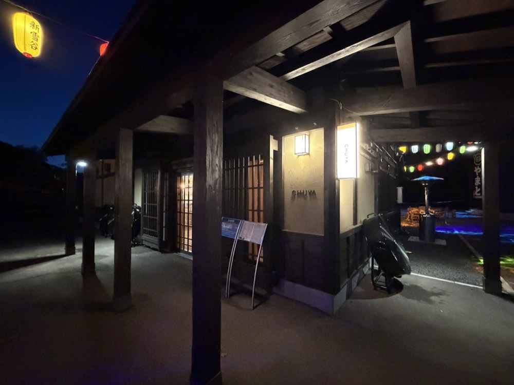 中は木造の通りになっています