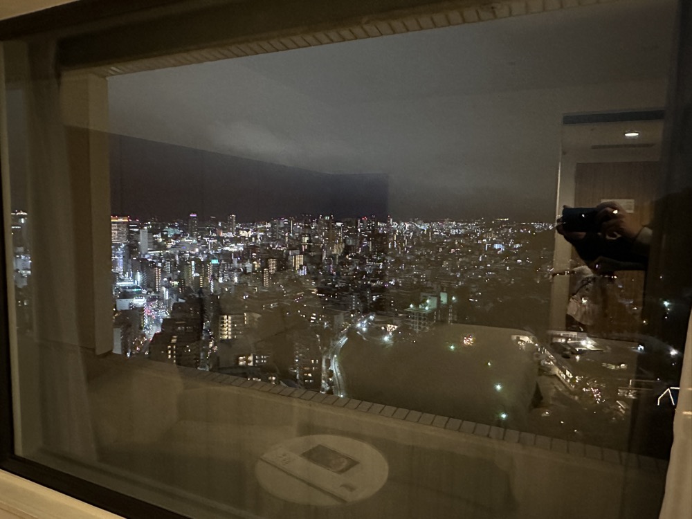 窓から見た神戸の夜景です