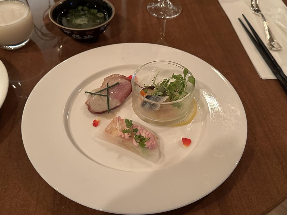 前菜とローストビーフです