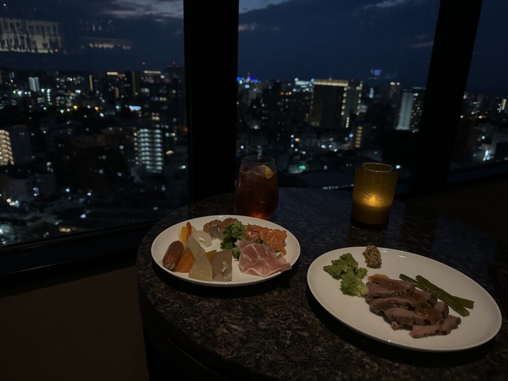 夜は街の明かりを見ながら