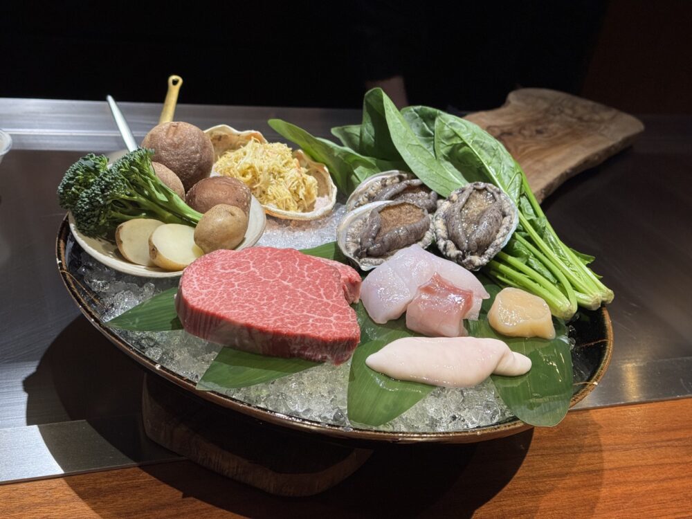 焼く前の食材が並びます