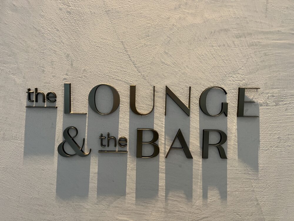 The Lounge のサイン