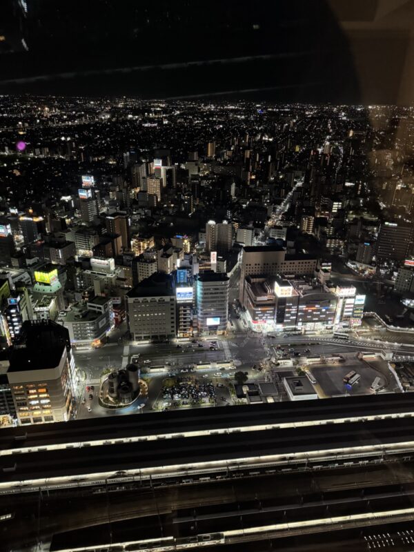 夜。ここまで開けている高さのホテルは名古屋では限られます