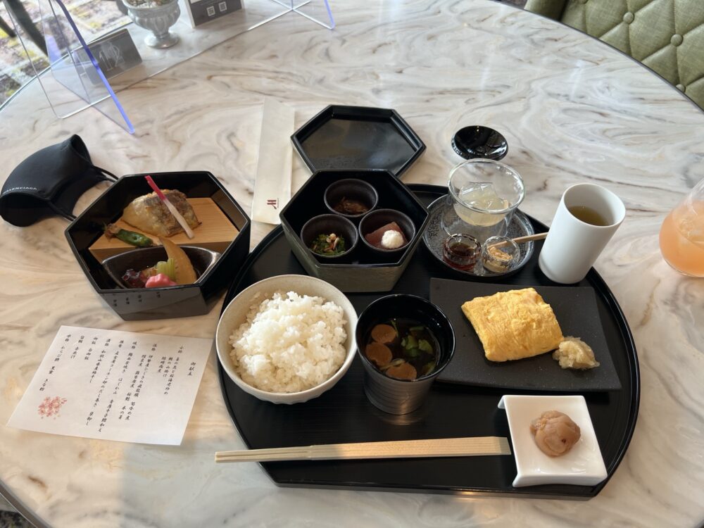 和食膳。お品書きが付いてきます