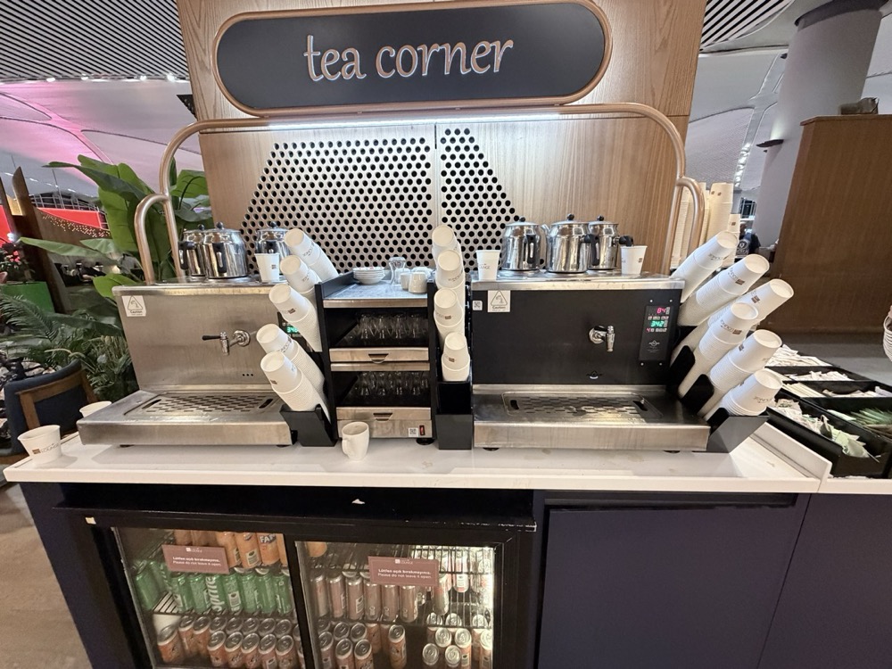 イスタンブール空港ラウンジのお茶のコーナー