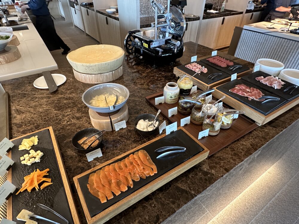 ヴィリディスの朝食ビュッフェ台