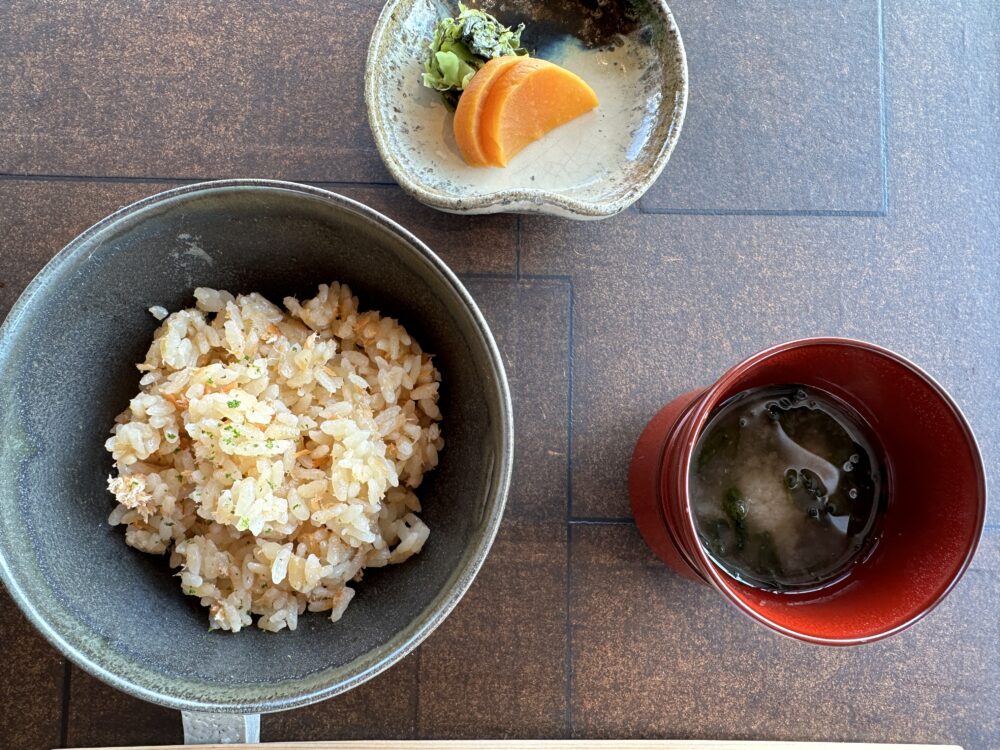 幻珠 会席ランチの秋鮭の炊き込みご飯