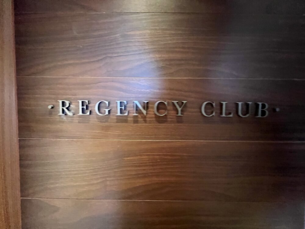 REGENCY CLUBのサイン
