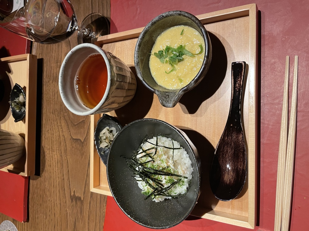 蟹と卵の餡かけごはん。ここでも米は「龍の瞳」