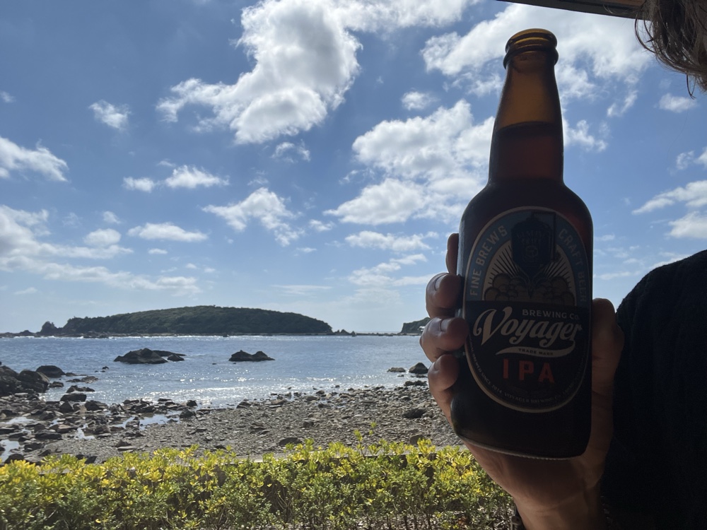 海を見ながら飲めます