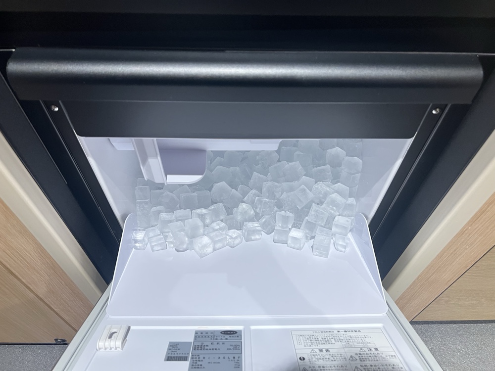 製氷機。氷は自由に使えます