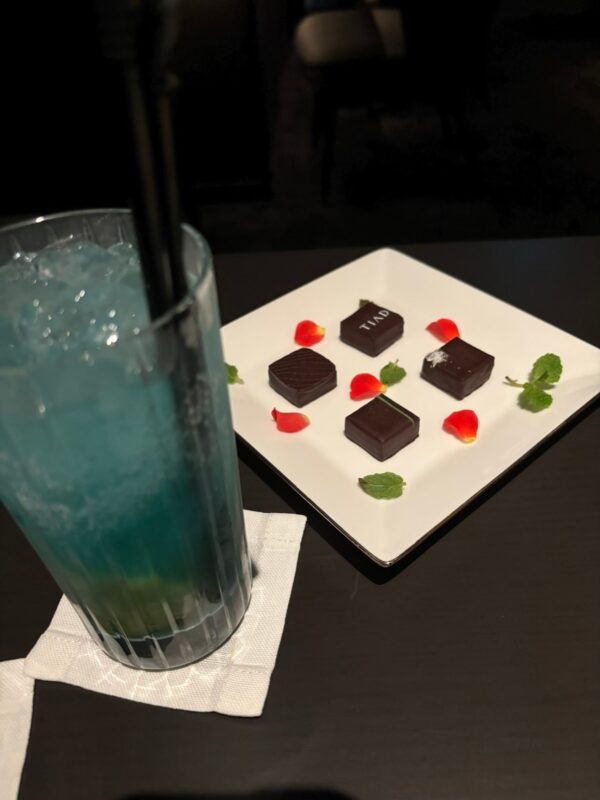 TIADの刻印が入ったチョコレート