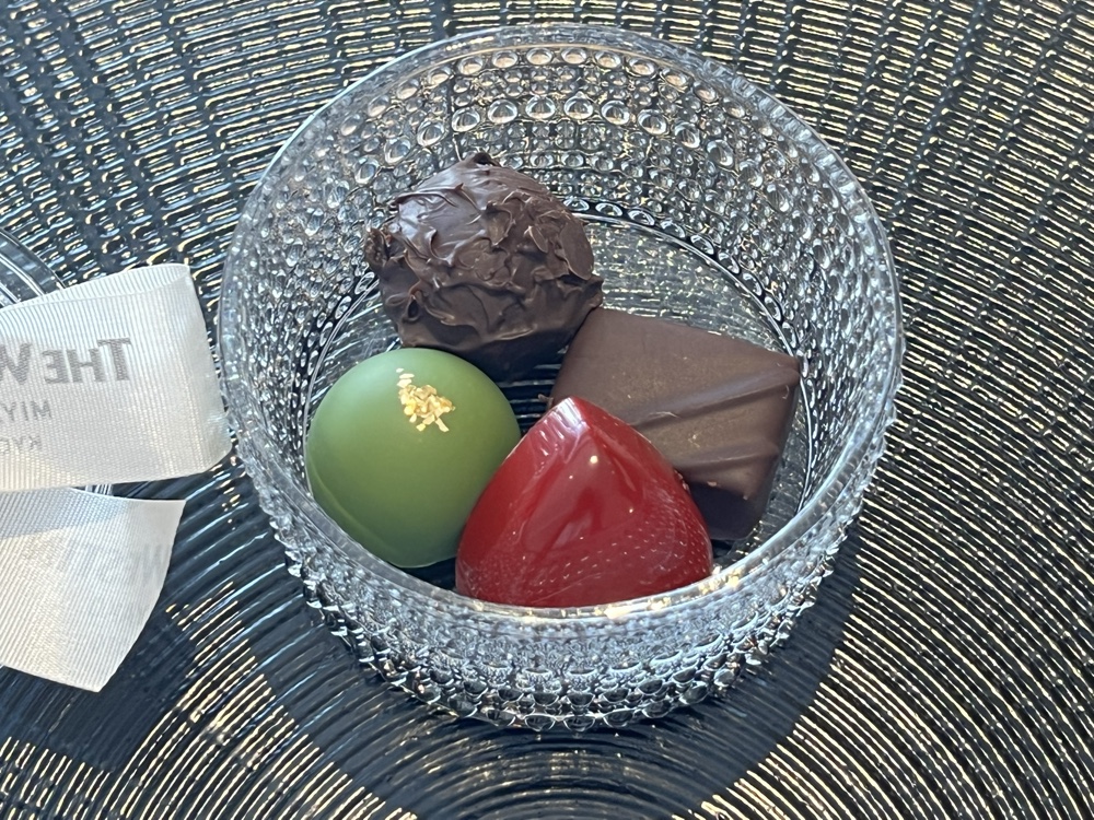 和菓子も付いてきます