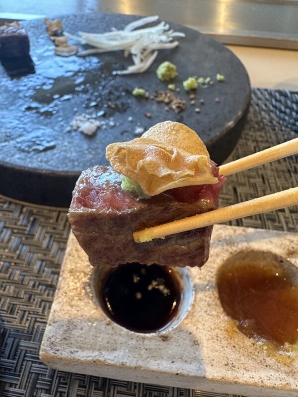 メインの和牛。4種類のソースで食べます