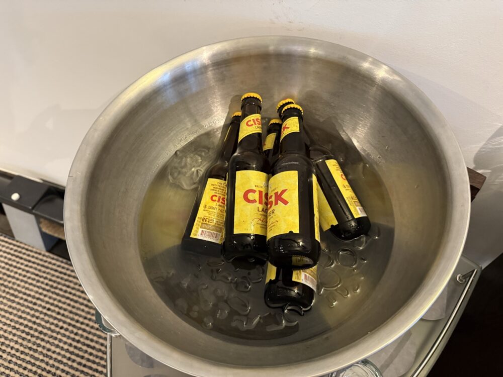 マルタの地ビール「CISK」も置かれている