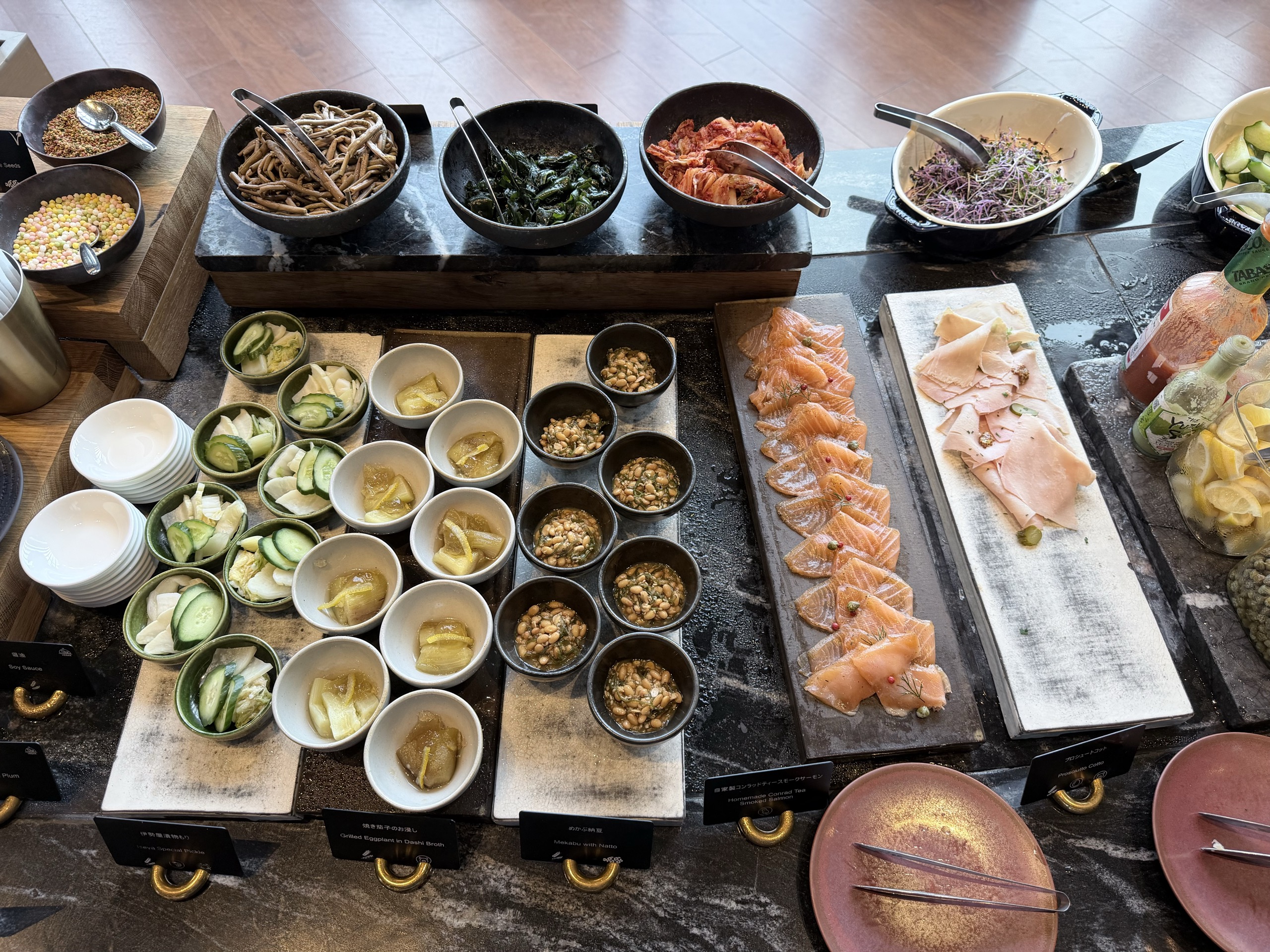 朝食の和のビュッフェ