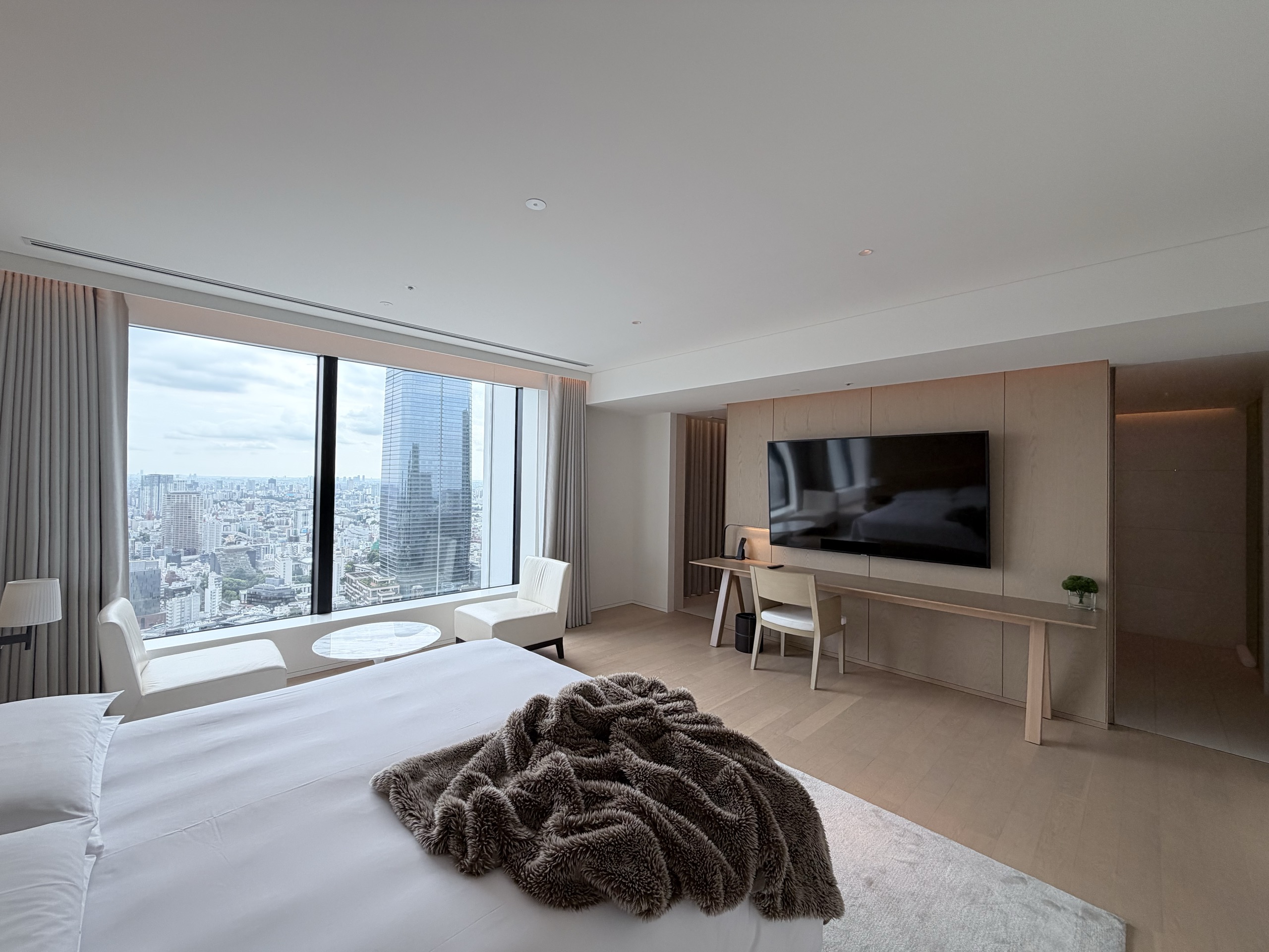 寝室のデスク
