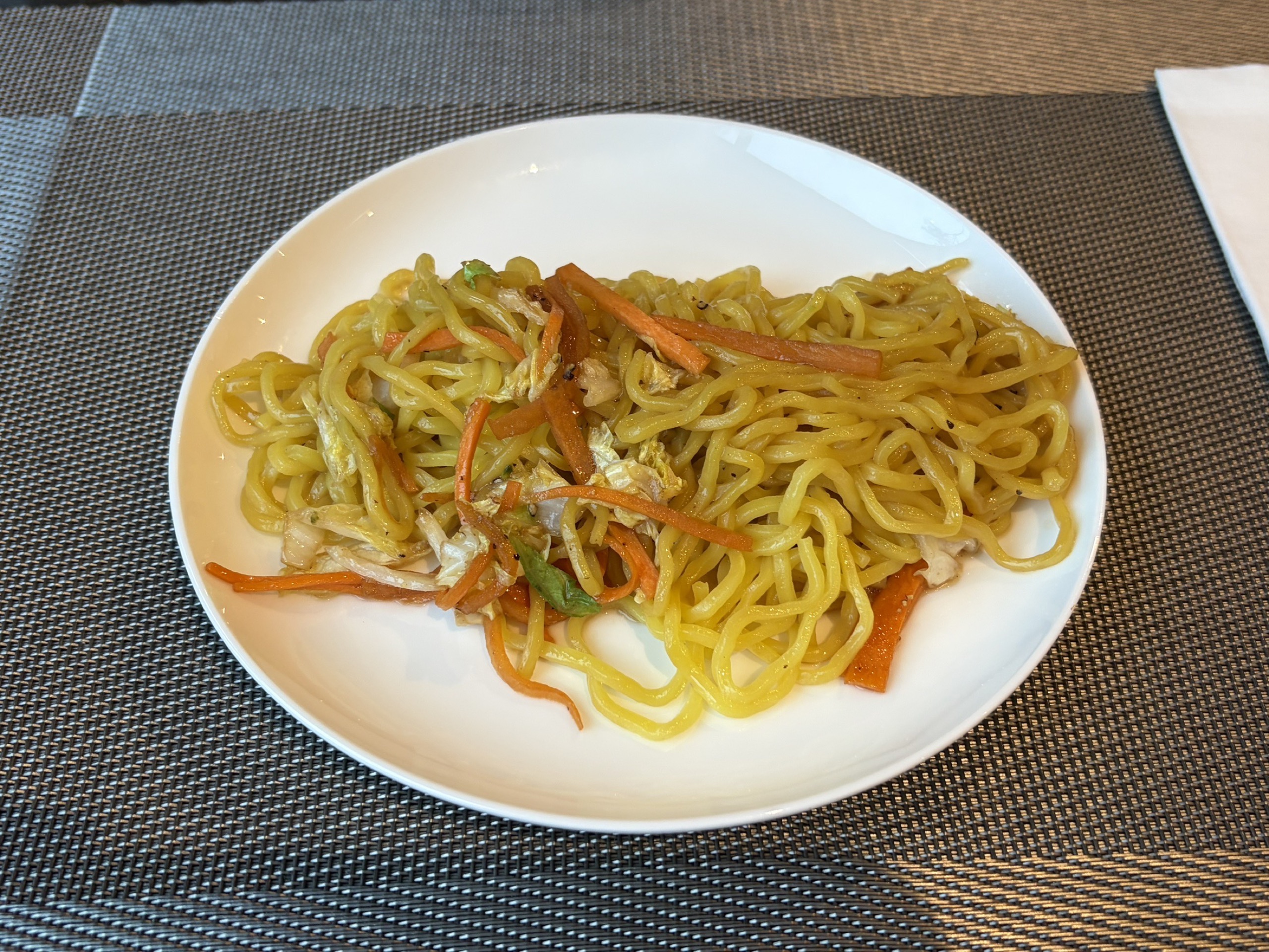 ミーゴレンです。にんじんと白菜が入っています