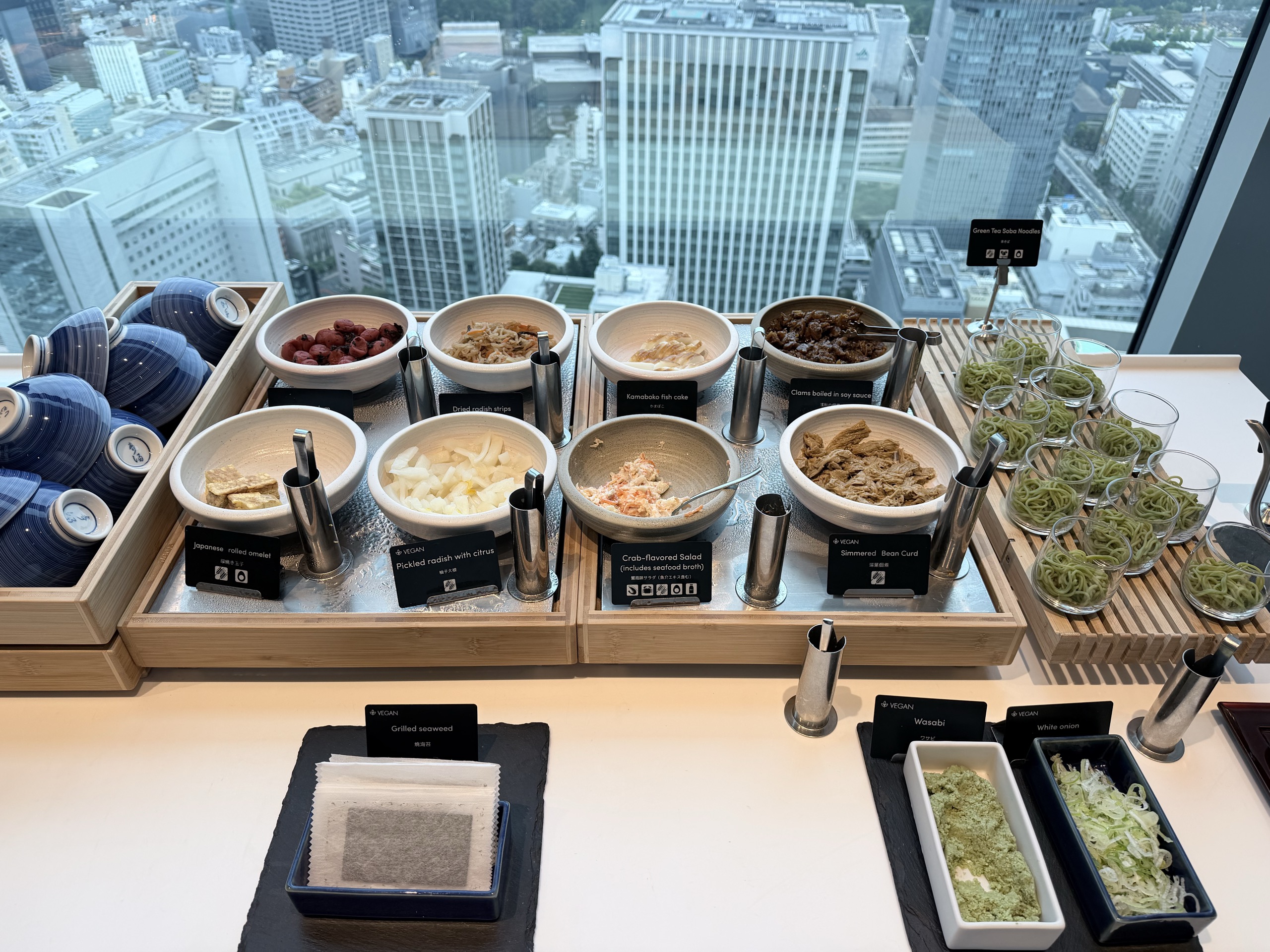 和食のおかずのビュッフェ台