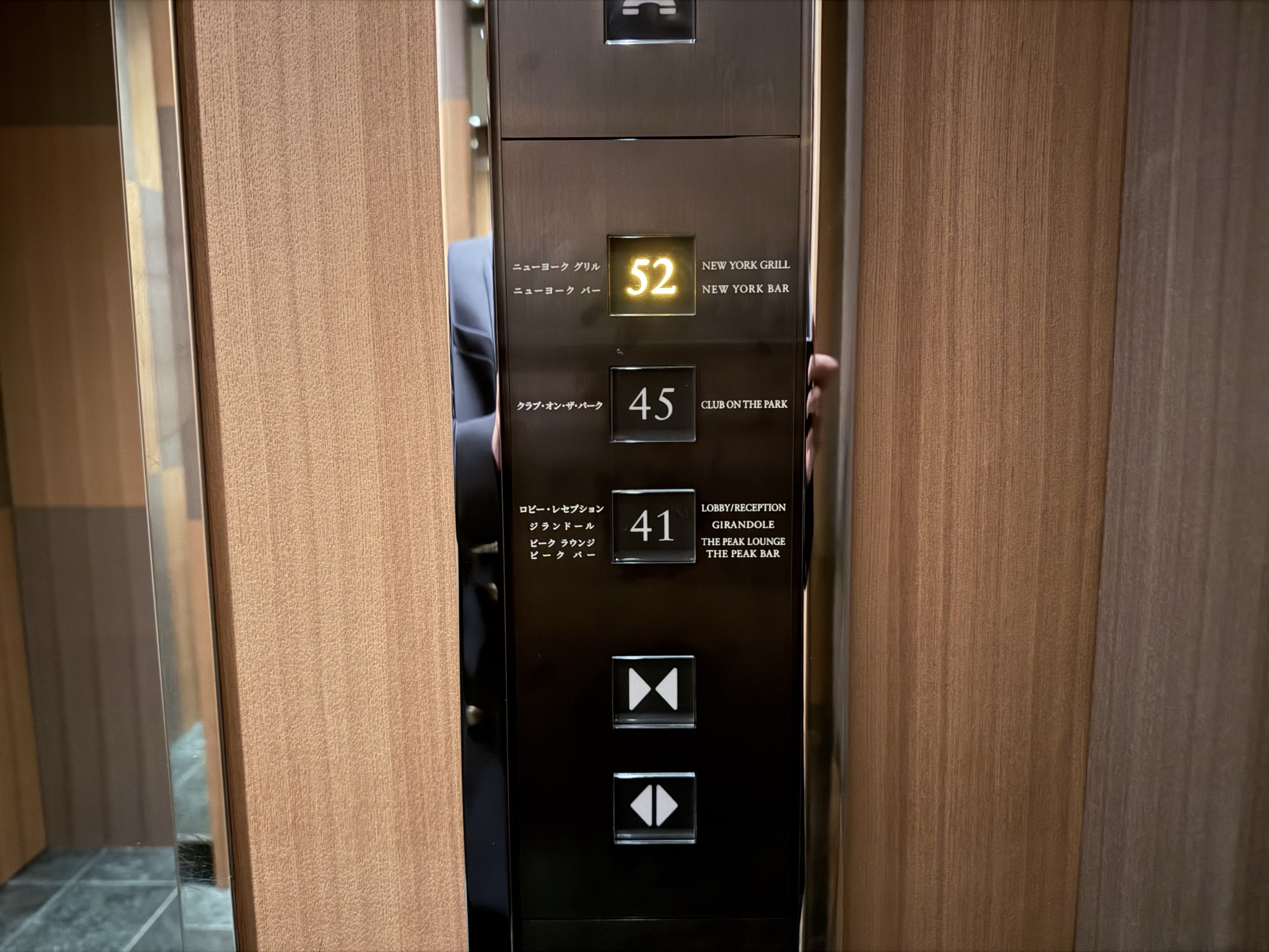 エレベーターの階案内