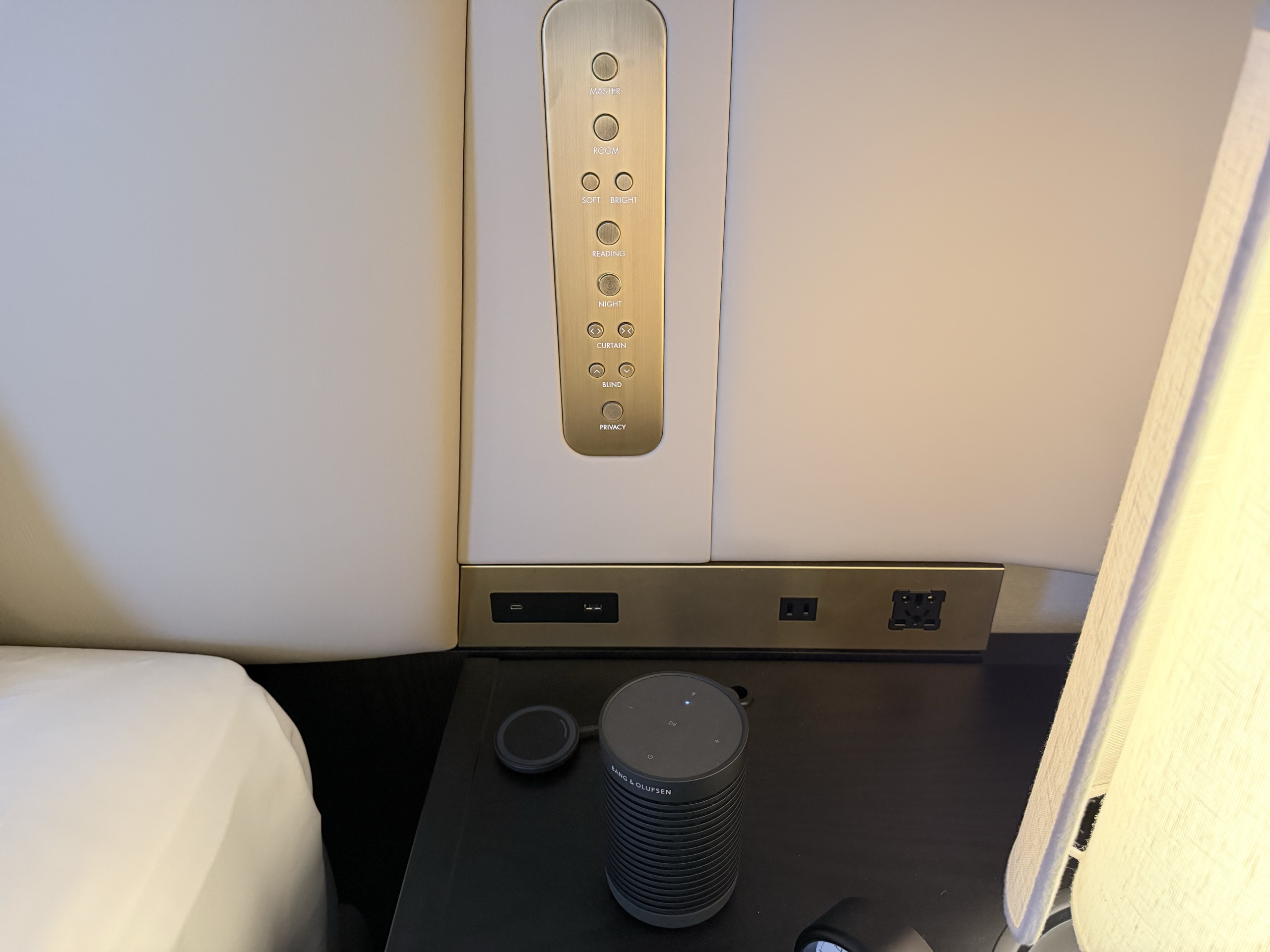 枕元の操作パネル
