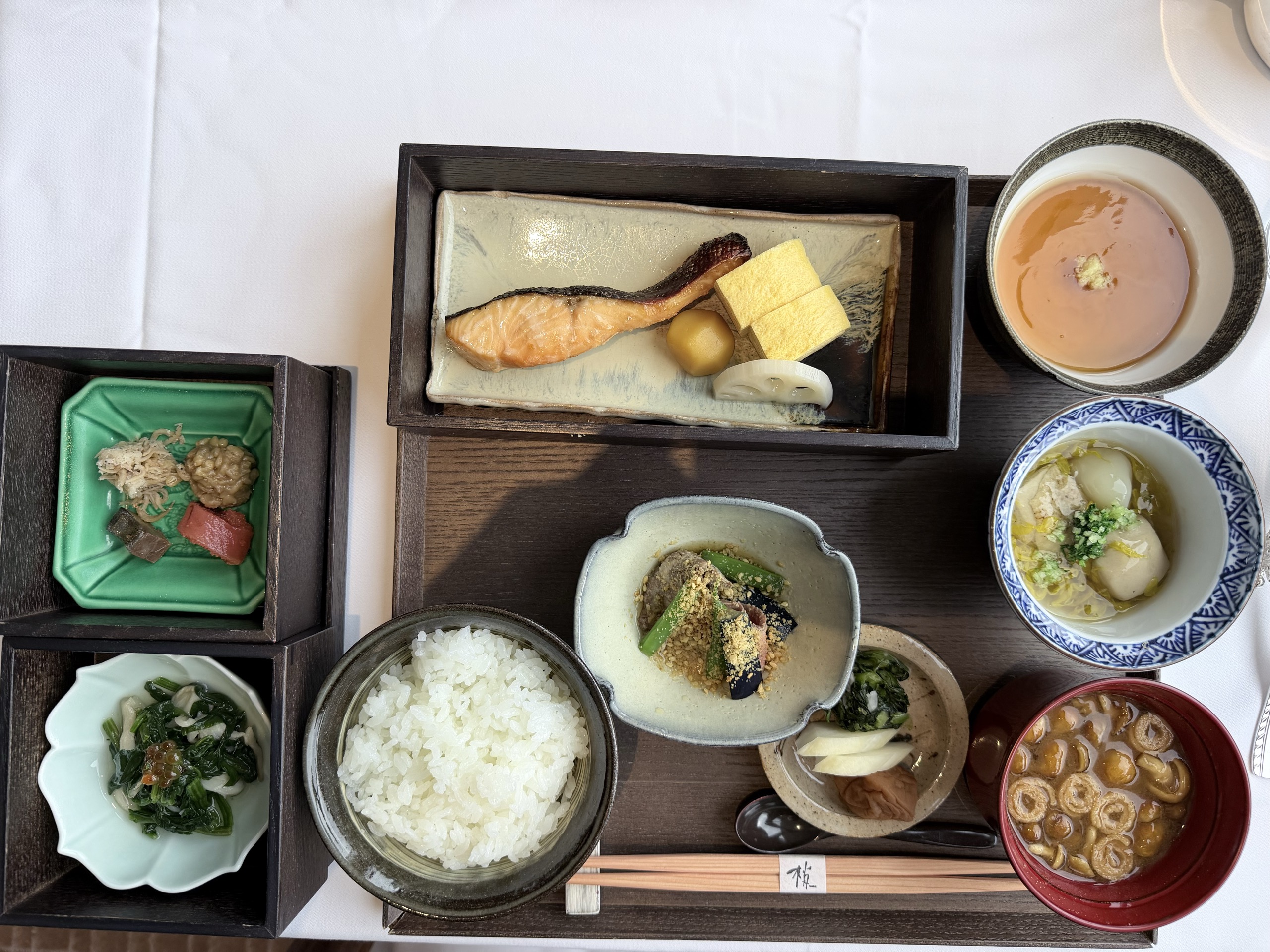 梢の和朝食 サーモンの柚庵焼と出汁巻玉子