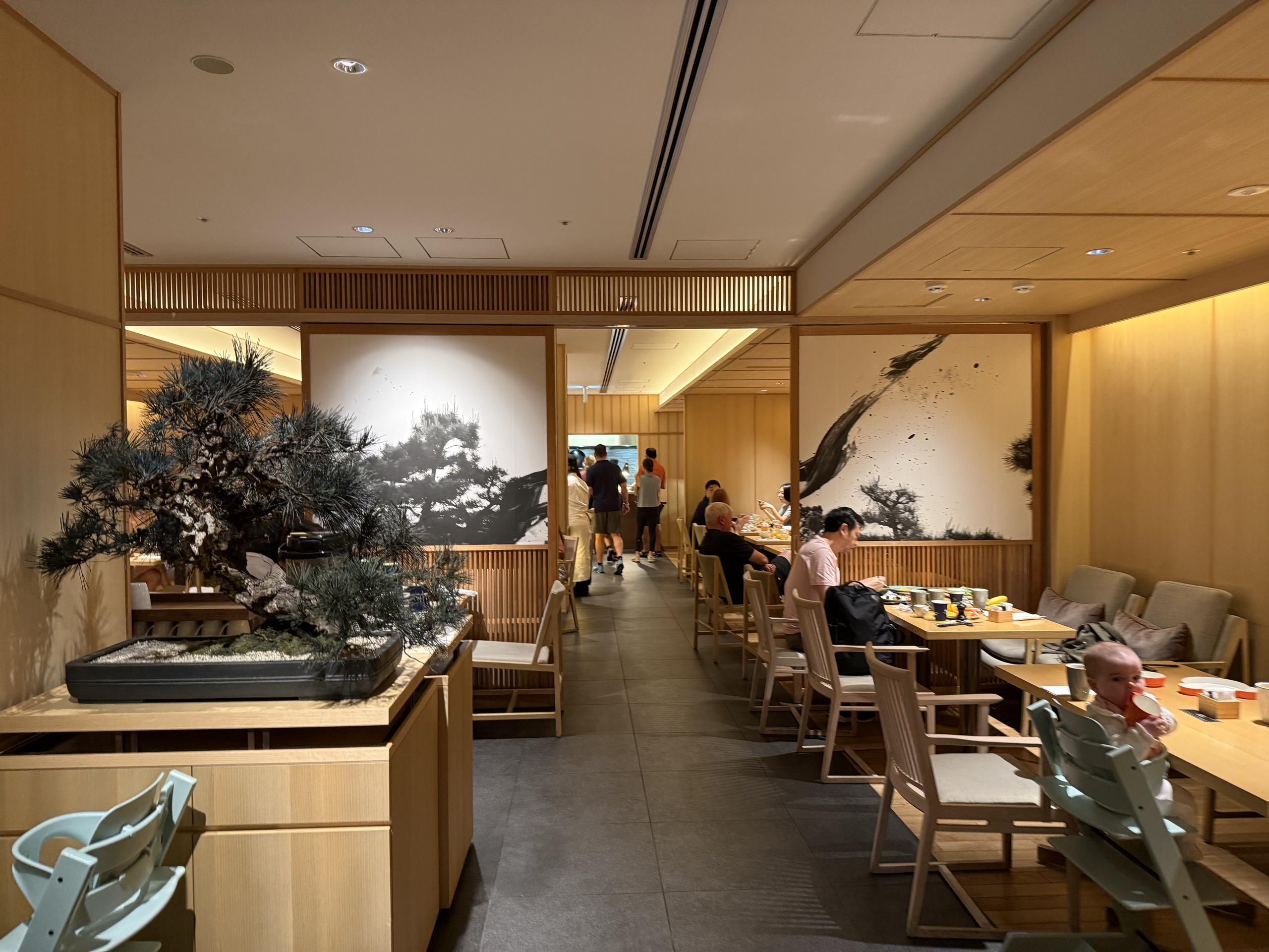 ダブルツリー京都東山の朝食会場の全景