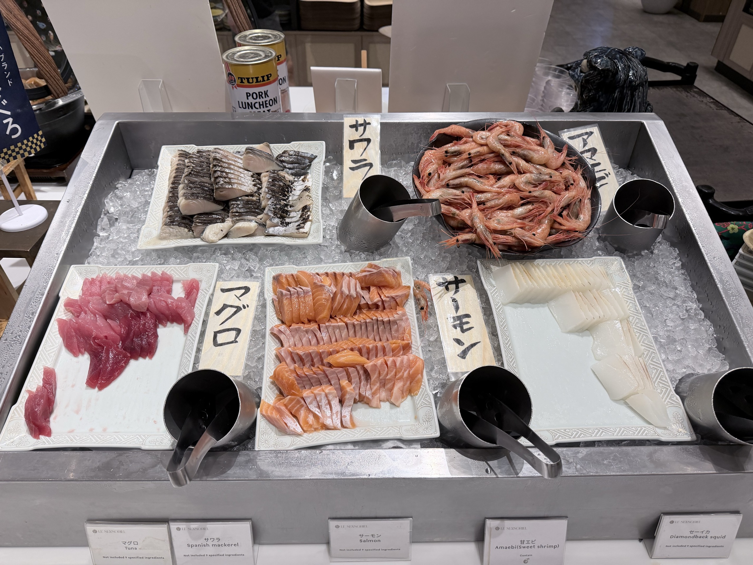 グランドメルキュール沖縄残波岬リゾートの夕食のビュッフェの刺身