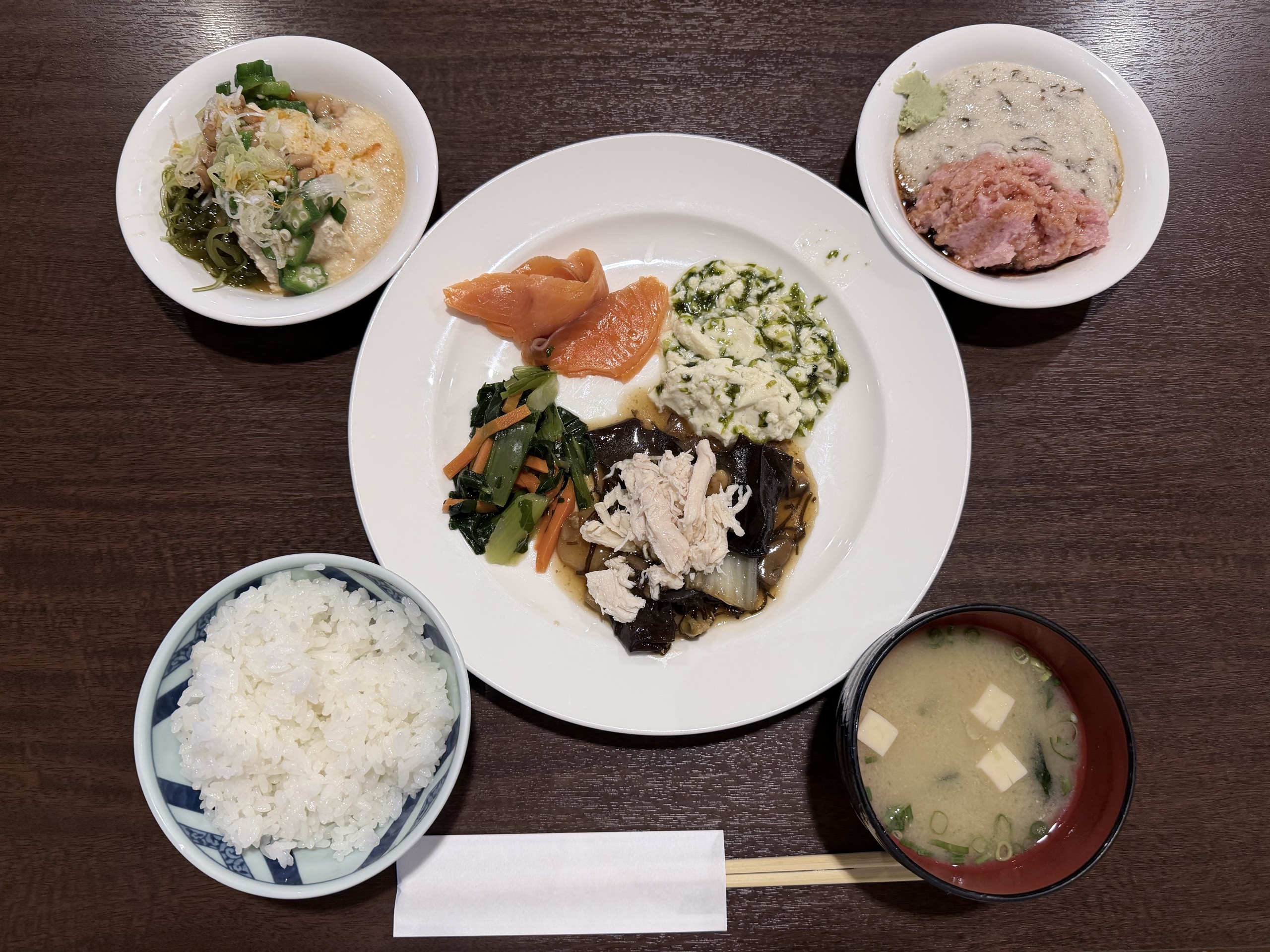 グランドメルキュール沖縄残波岬リゾートで取り分けた和の朝食