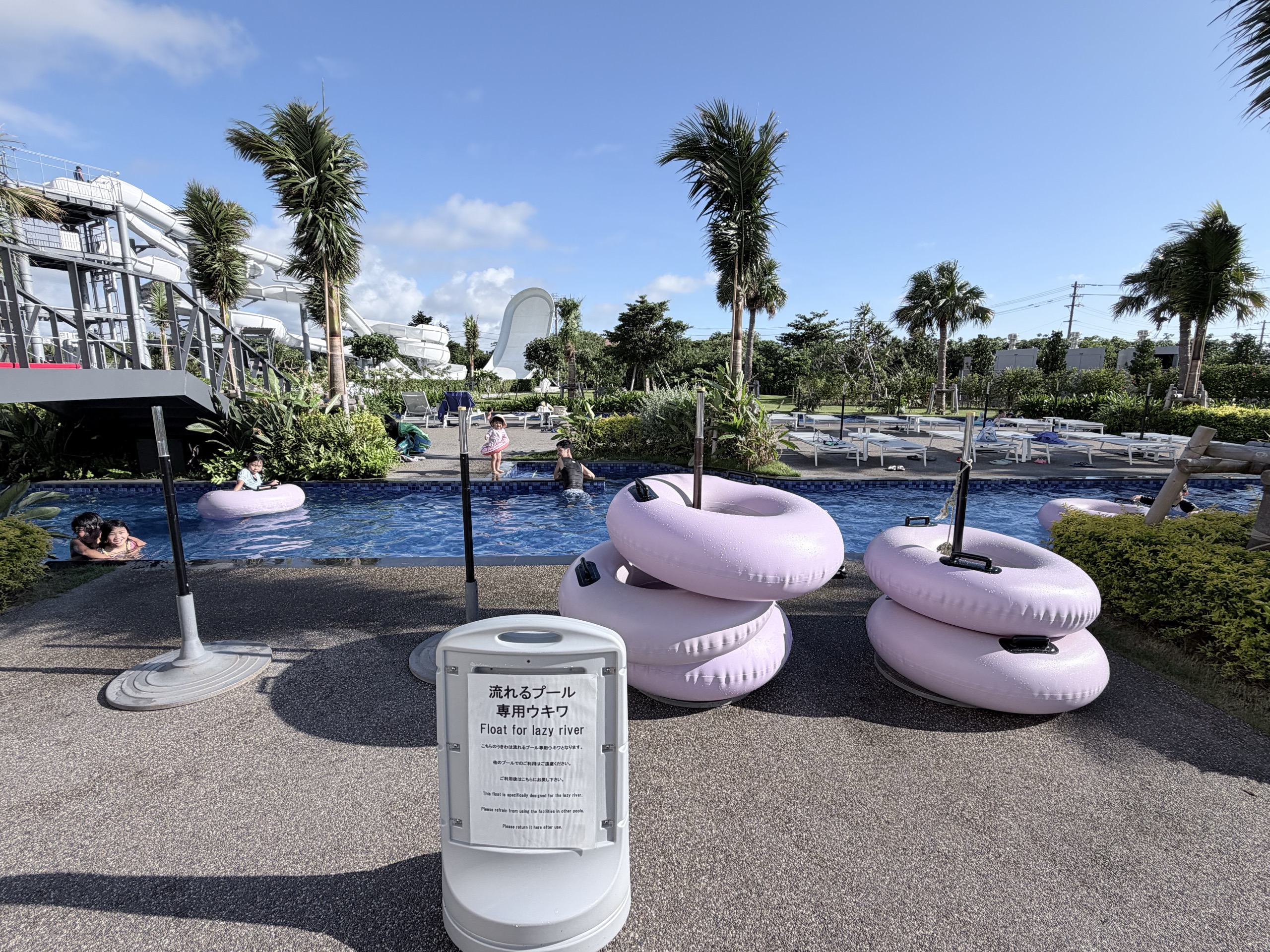 流れるプール専用の浮き輪の置き場